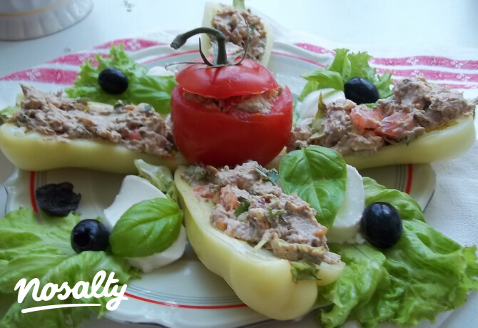 Kacsamájpástétommal töltött paprika