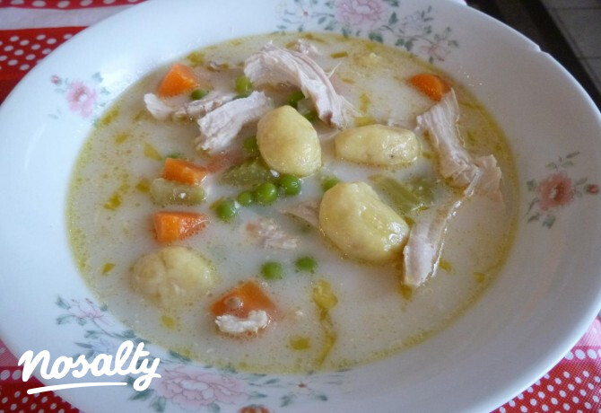 Csirkeleves són sült krumpli gnocchi-val
