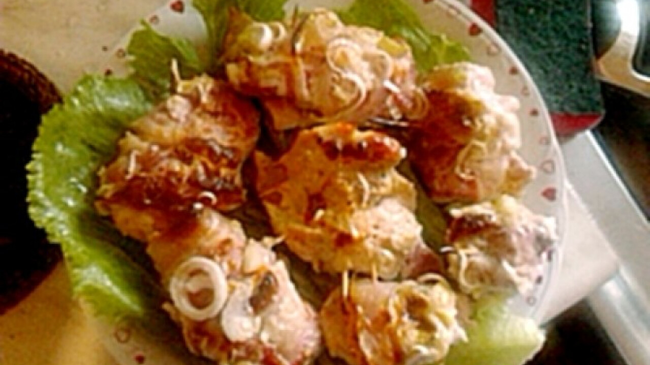 Juhtúróval töltött baconbe tekert csirkemell