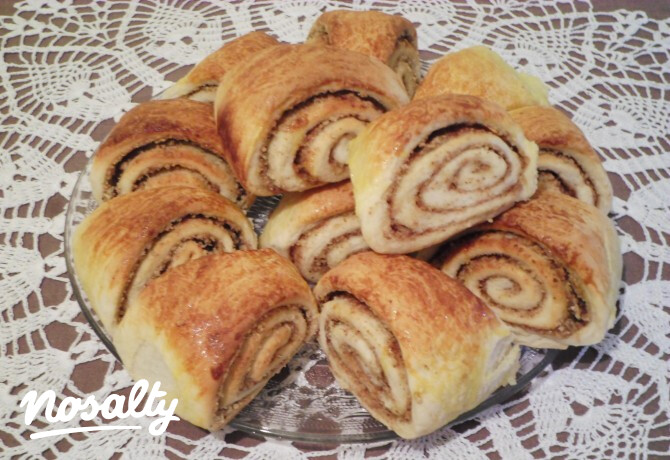 Diós-fahéjas háromszögek