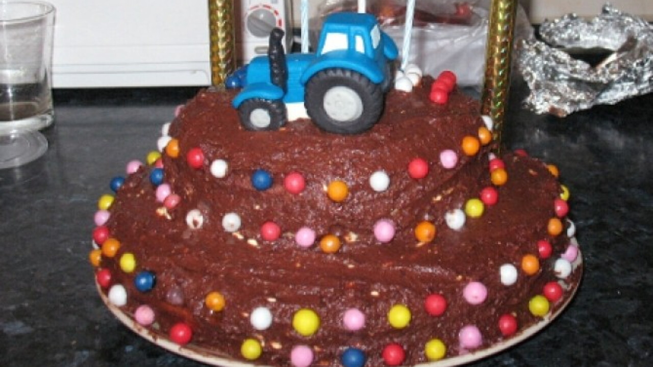 Emeletes diókrémes torta