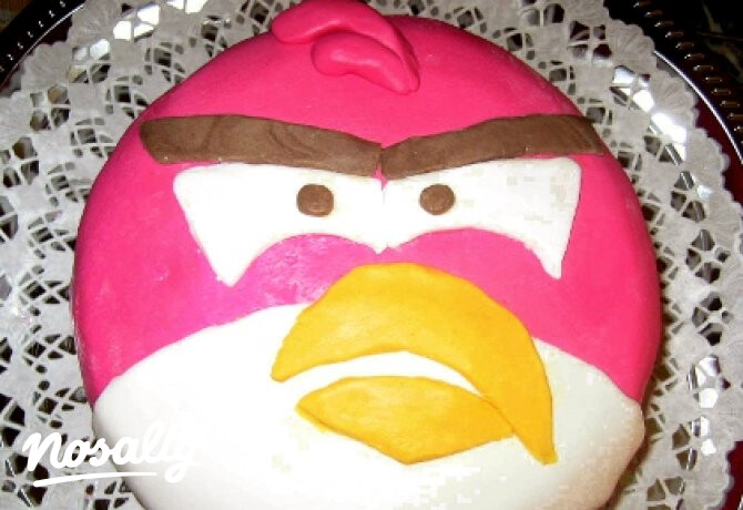 Eperjoghurtos Angry Birds torta