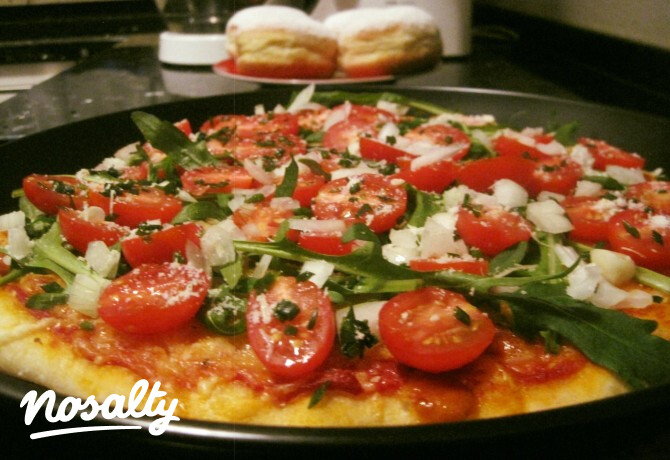 Sörrel készült pizzatészta, vegetáriánus feltéttel