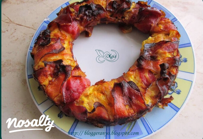 Baconbe tekert töltött pulykamell koszorúformában