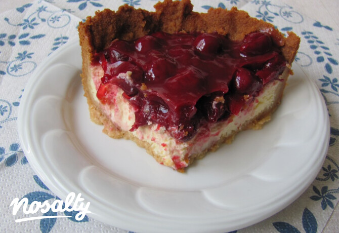 Sajttorta meggytetővel