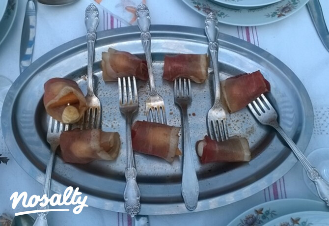 Sárgadinnye mozzarella és pármai sonka falatok