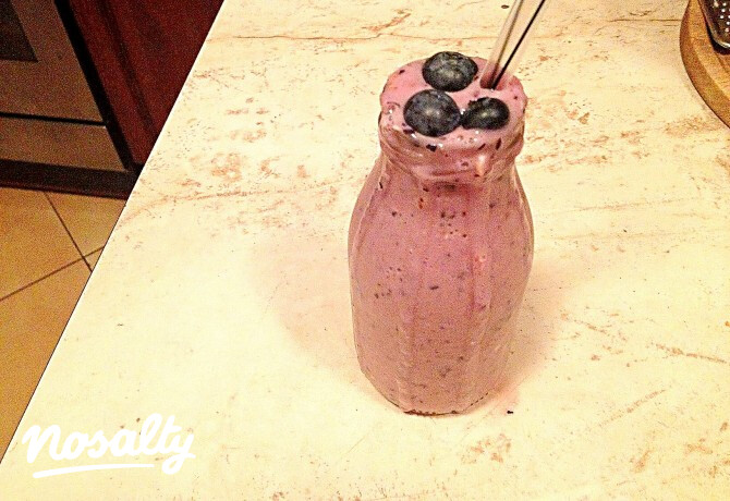 Áfonyás banán smoothie Júliától