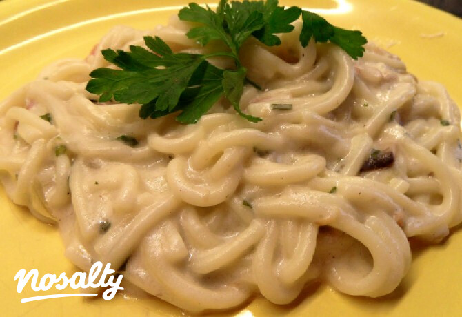 Gombás-baconös-sajtszószos spagetti