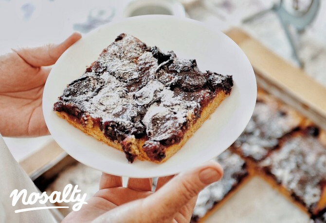Ezen a képen: Szilvás pite Kati mamától