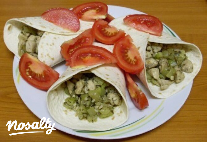 Cukkinis-csirkés tortilla