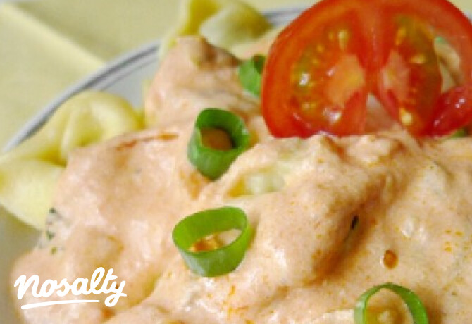 Tortellini paradicsomos-tejszínes szószban
