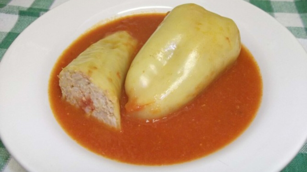 Paradicsomszószos töltött paprika