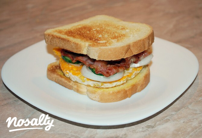 Tojásos baconös szendvics