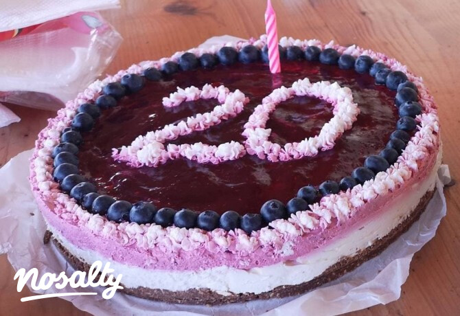 Erdeigyümölcsös-fehércsokis torta