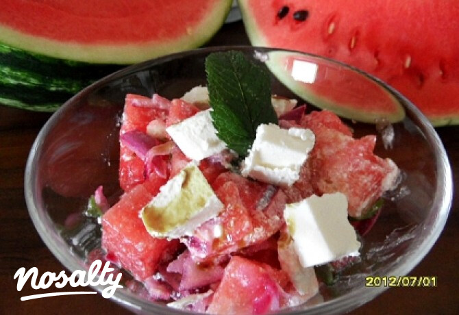 Görögdinnyés-zöldfűszeres saláta