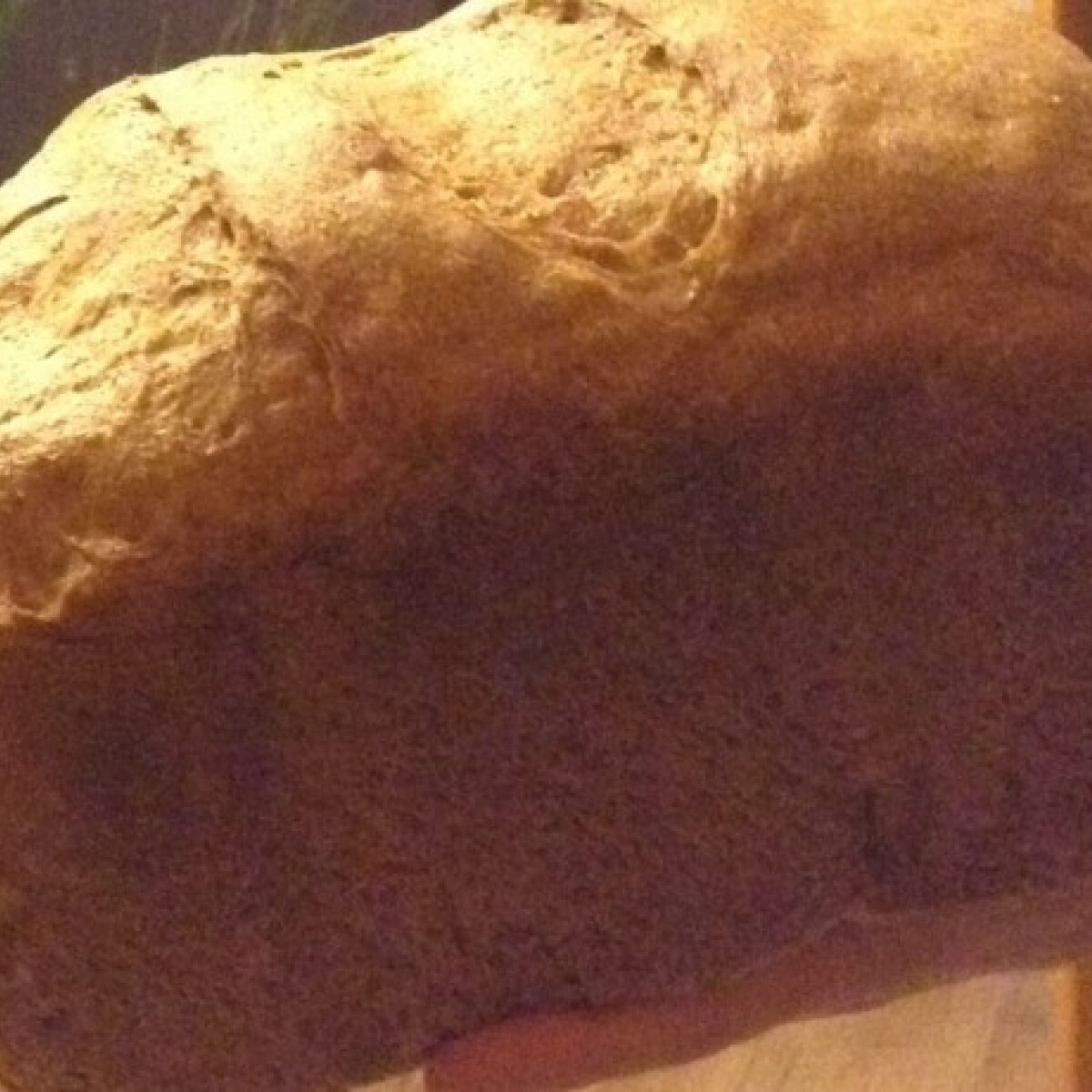 Ezen a képen: Házi kenyér kenyérsütőgépben