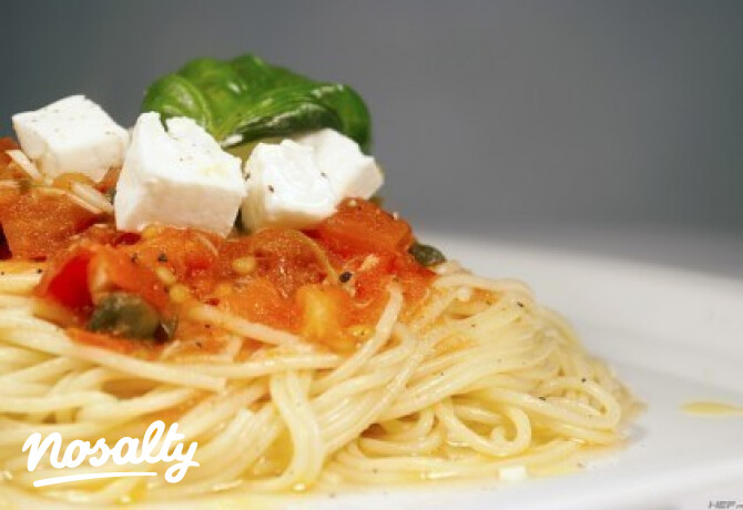 Spagetti tonhalas, kapribogyós paradicsomszósszal