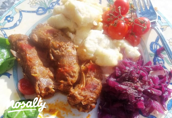 Csirkenyakpörkölt gnocchival, lilakáposztával