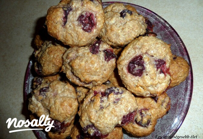 Teljes kiőrlésű kókuszos-meggyes muffin