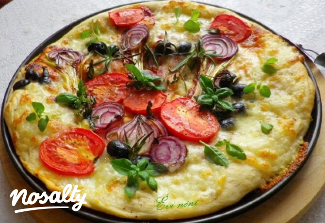 Baconös-zöldséges pizza