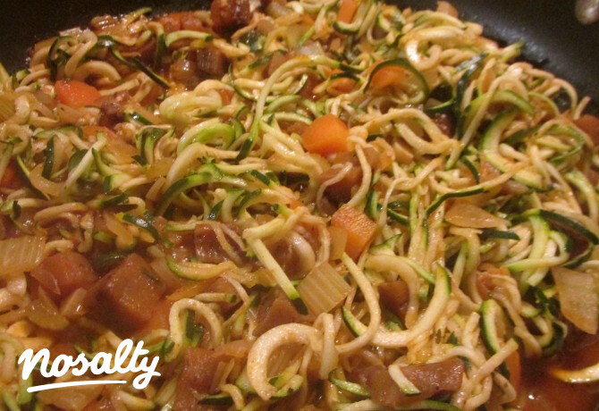 Cukkinispagetti vegetáriánus bolognai módra