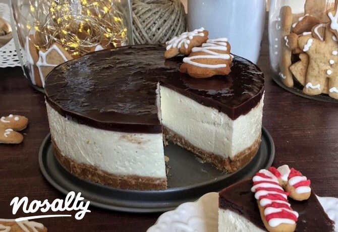 Mézeskalácsos sajttorta meggyzselével sütés nélkül