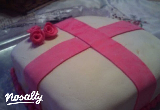 Ajándékdoboz torta