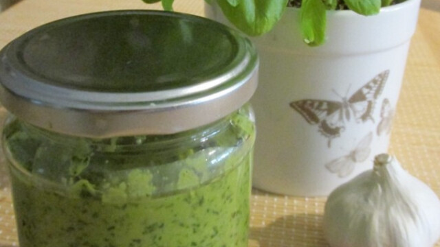Hazi Pesto Nosalty