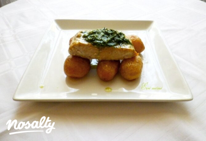 Lazac újburgonyával és salsa verde-vel