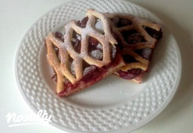 Rácsos meggyes kelt pite