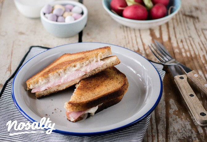 Sonkás-tormás grillezett szendvics camembert sajttal