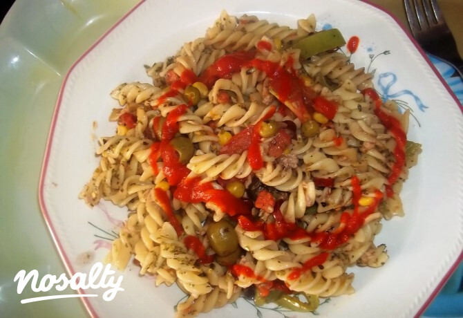 Fusilli tonhalsalátával
