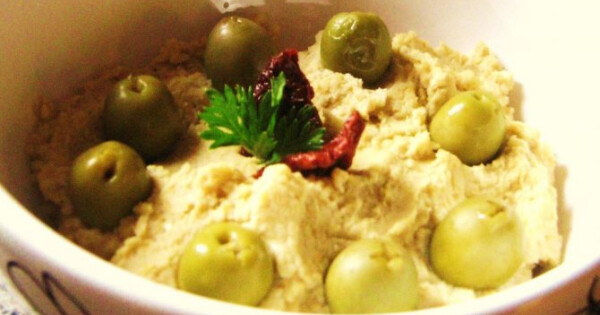 Humusz olívabogyóval | Nosalty
