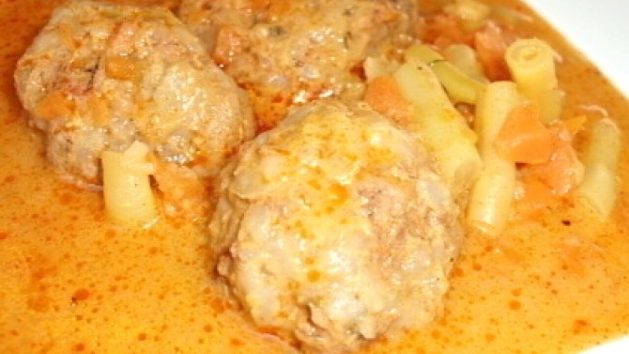 Zöldbabos húsgombócleves