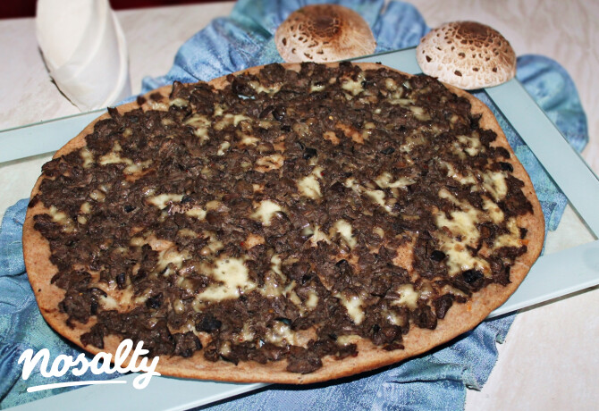 Őzlábgombás teljes kiőrlésű óriás pizza