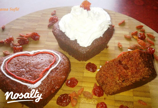 Red velvet muffin aszalt vörös cseresznyével és goji bogyóval