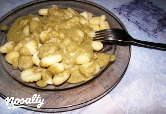 Sóskás-baconös gnocchi márványsajt-krémmel