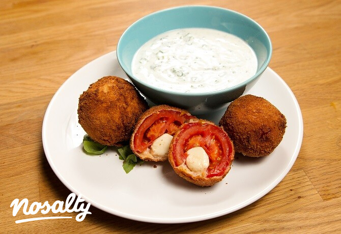 Caprese golyók joghurtos mártogatóval
