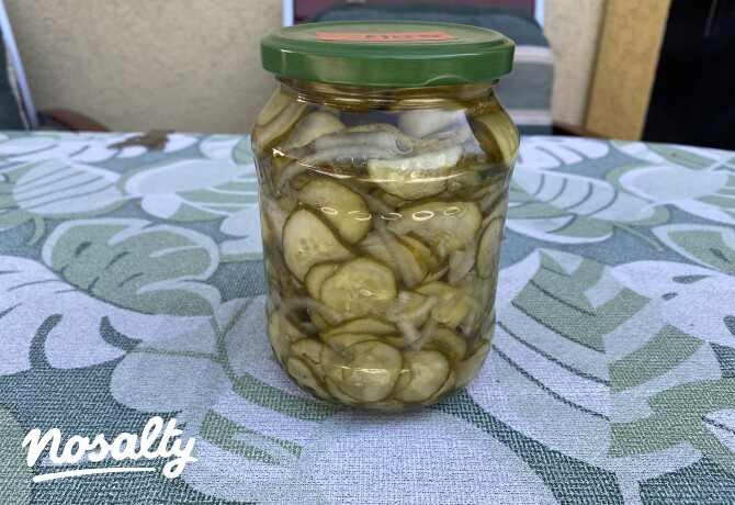 Hagymás uborkasaláta télire (tartósítószer nélkül)