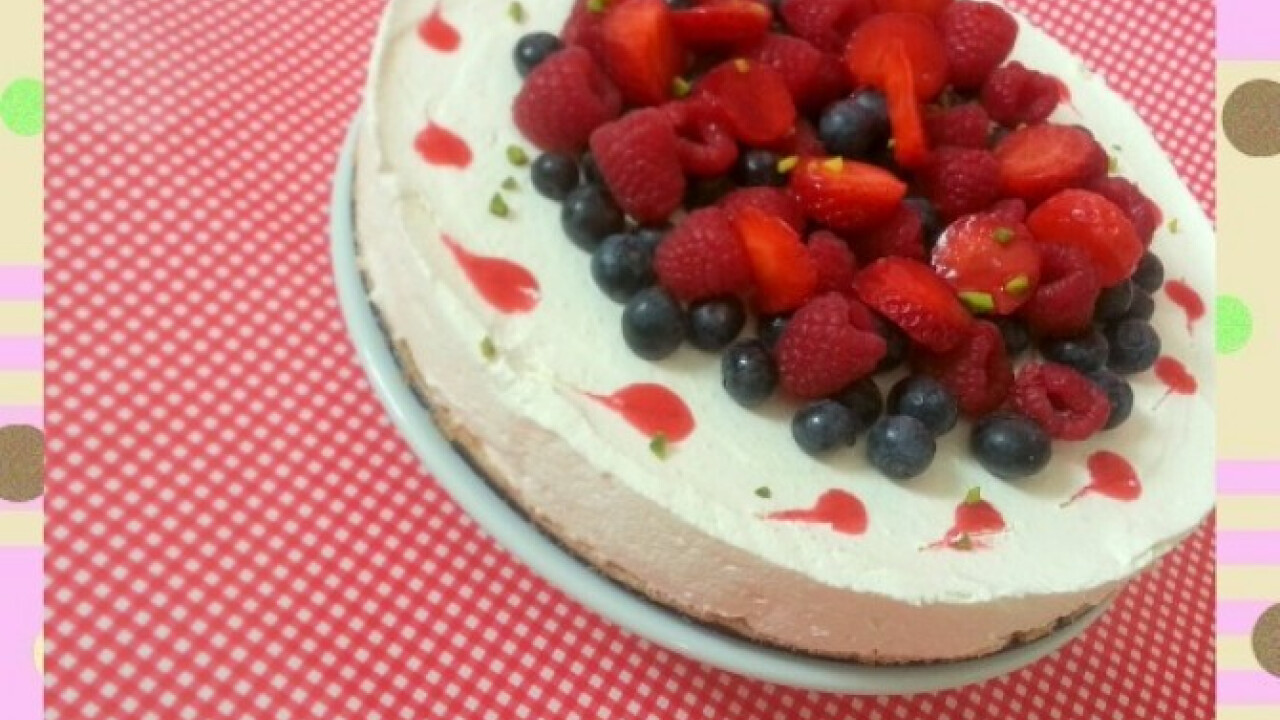 Tejszínes sajttorta erdei gyümölccsel