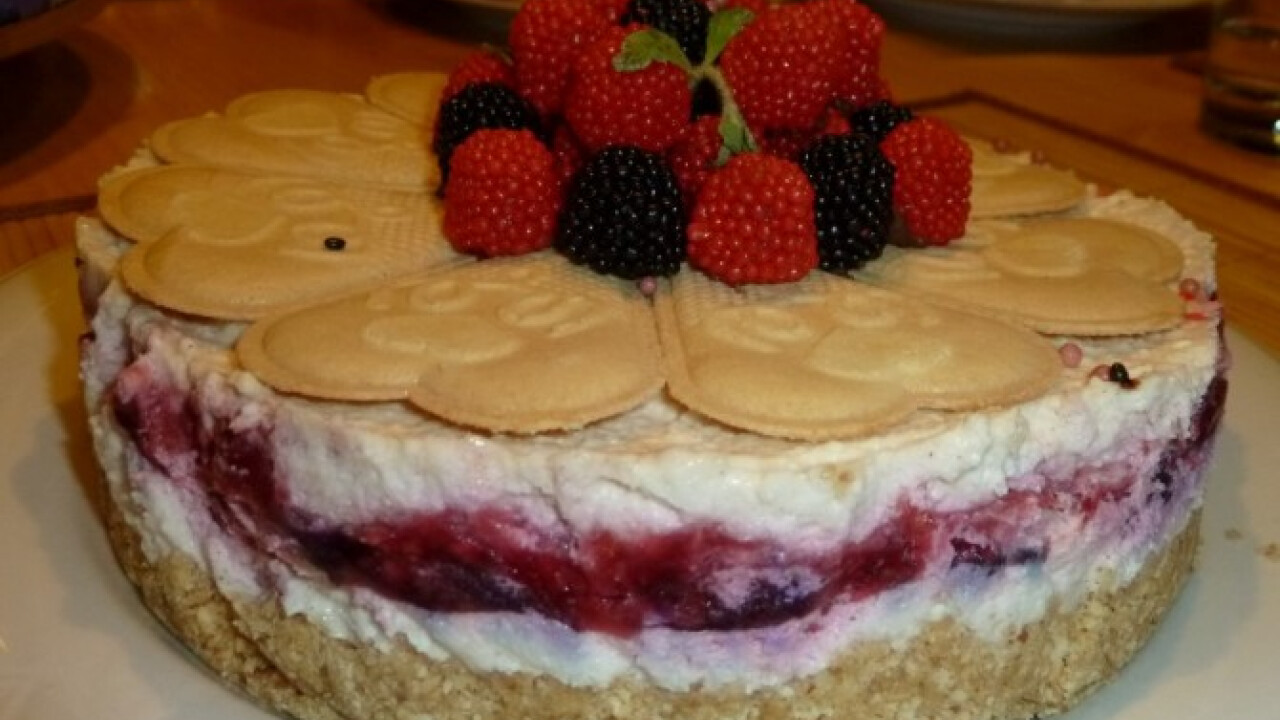 Málnás mascarpone torta sütés nélkül