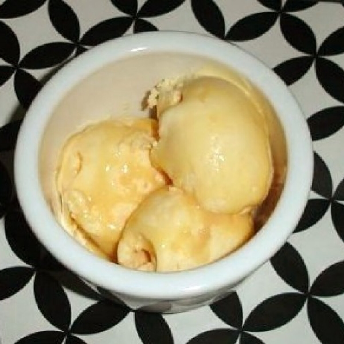 Ezen a képen: Vanília fagylalt 2. - egyszerűen