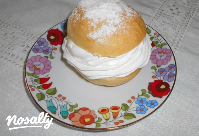 Skót töltött zsemle