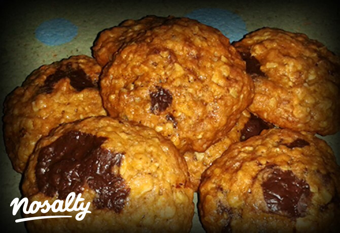 Mandulás-csokidarabos-zabpelyhes cookie