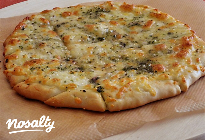 Mozzarellás-fokhagymás pizzakenyércsíkok