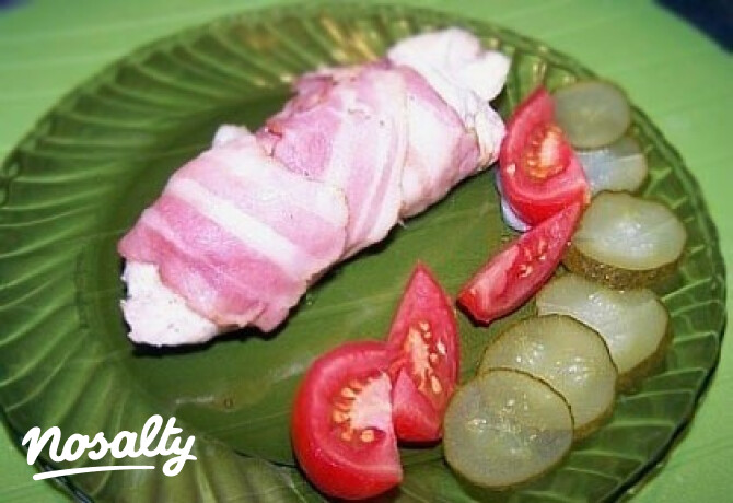 Sajtos csirkemell bacon-be tekerve