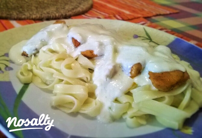Tejszínes-kéksajtos tagliatelle fűszeres csirkemellel