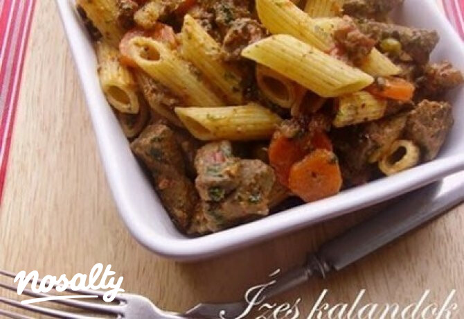 Penne zöldséges májraguval