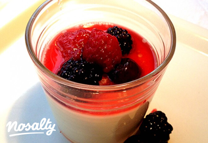 Panna Cotta erdei gyümölccsel