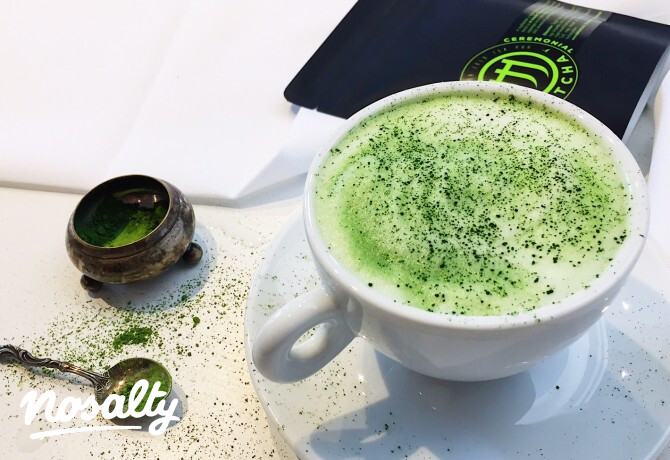Mandulás-vaníliás matcha latte